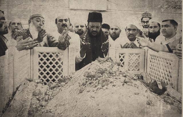 Shadab Shams offering prayers at a dargah alongside community members